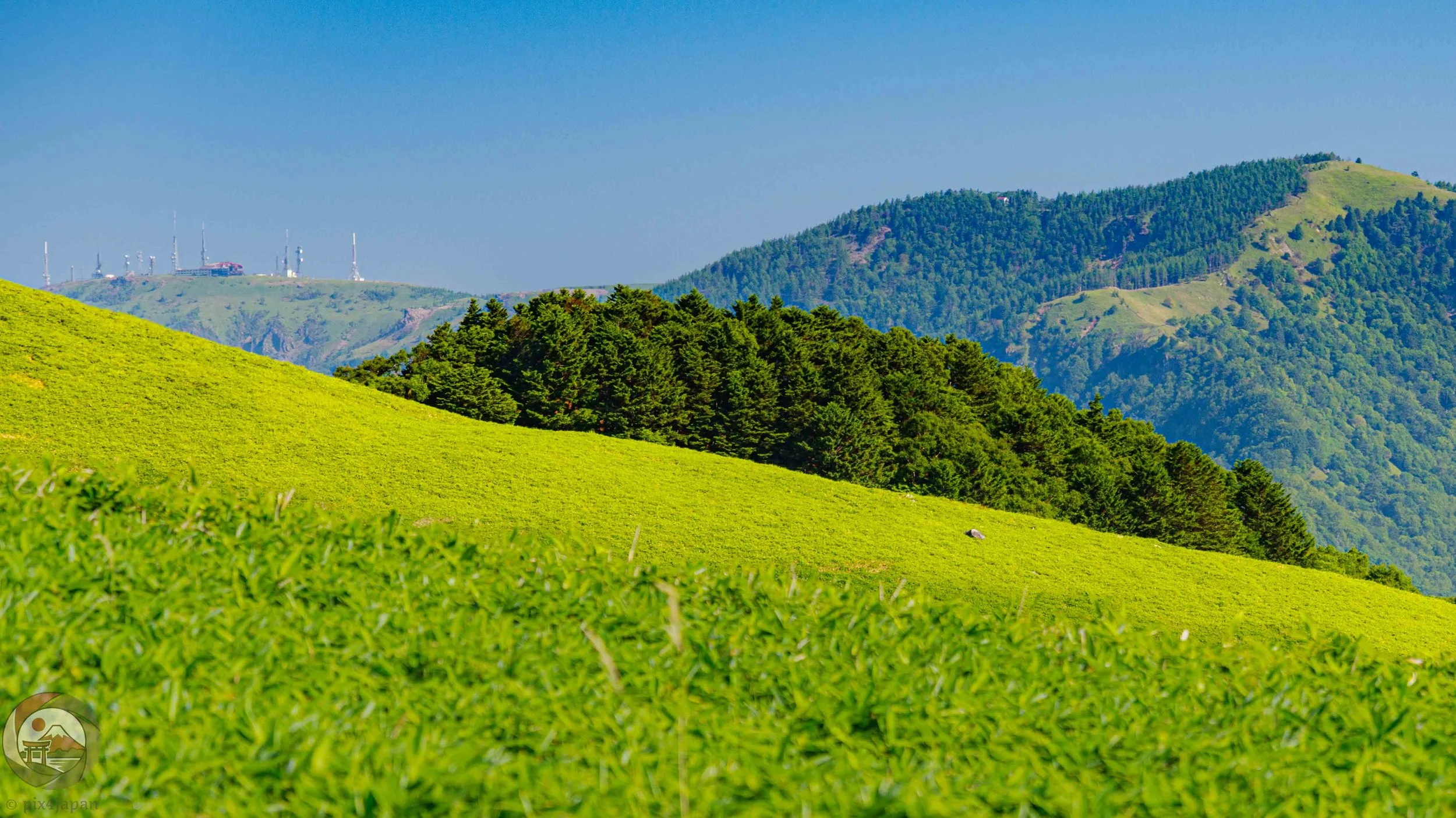 Nagano Japan Highland Landscape with Lush Green Hills — Pix4Japan